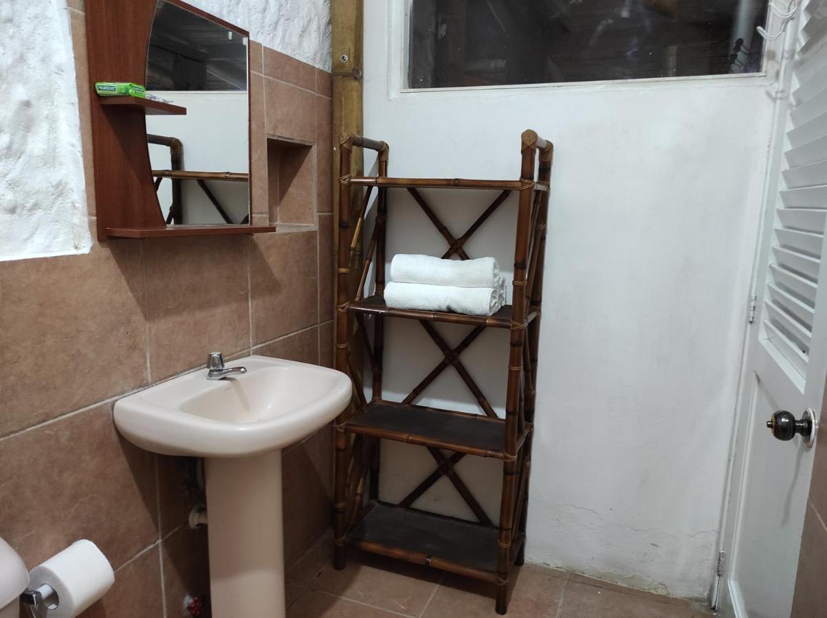 Caramba Hospedaje Hotel Tonsupa Buitenkant foto